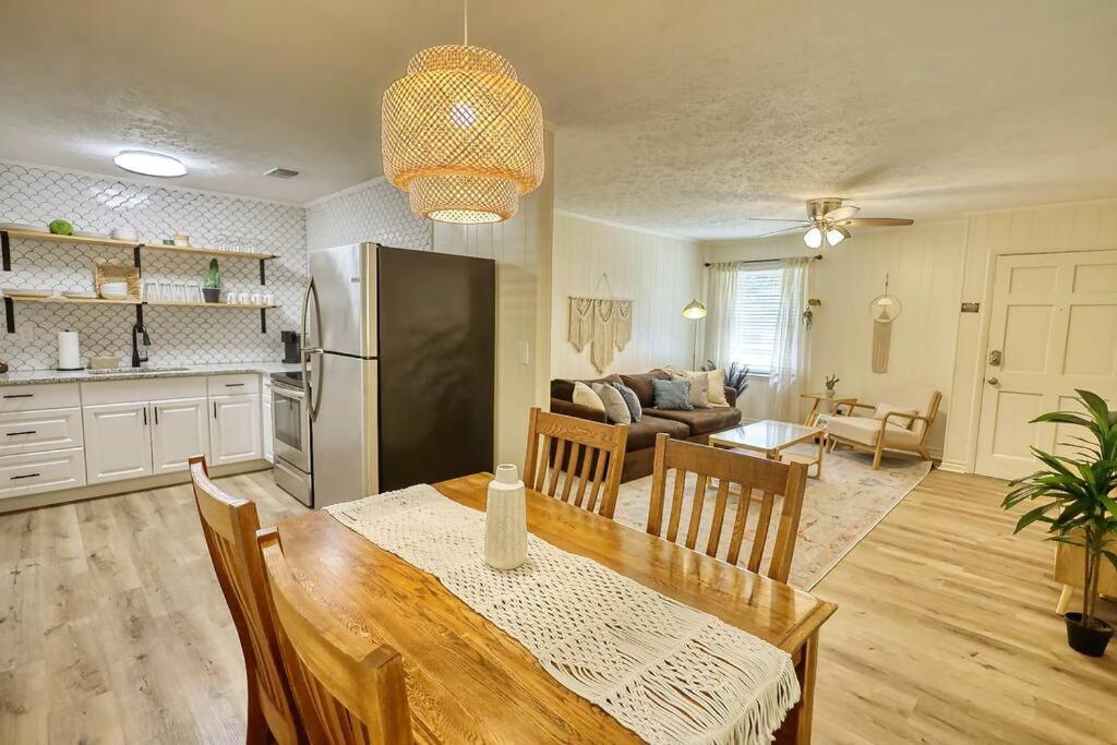 The Bohemian 1/2 Mi From Covington Square Villa Bagian luar foto