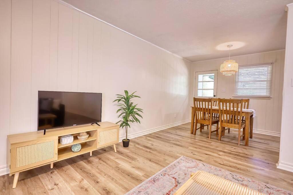 The Bohemian 1/2 Mi From Covington Square Villa Bagian luar foto