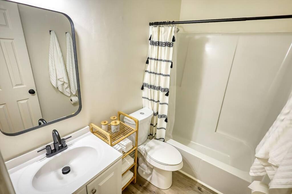 The Bohemian 1/2 Mi From Covington Square Villa Bagian luar foto
