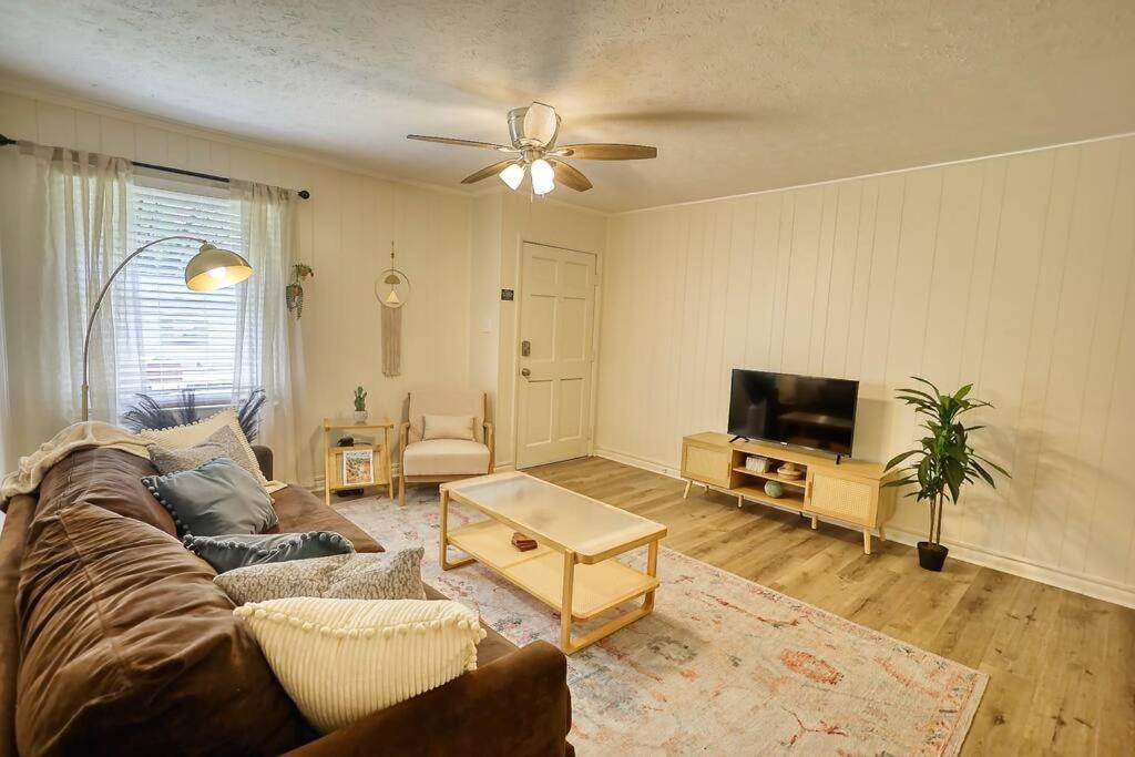 The Bohemian 1/2 Mi From Covington Square Villa Bagian luar foto